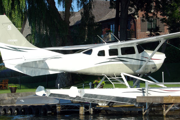 CESSNA 206