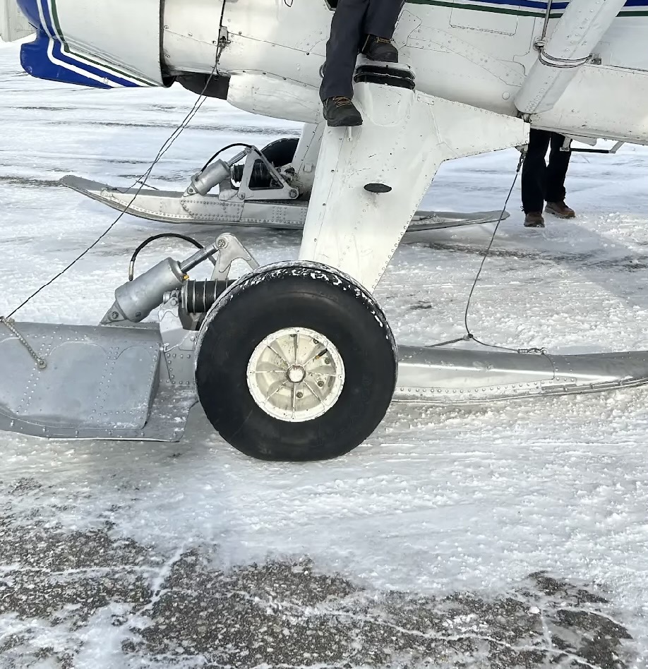 DHC-2 Dehavilland Wheel Ski’s.