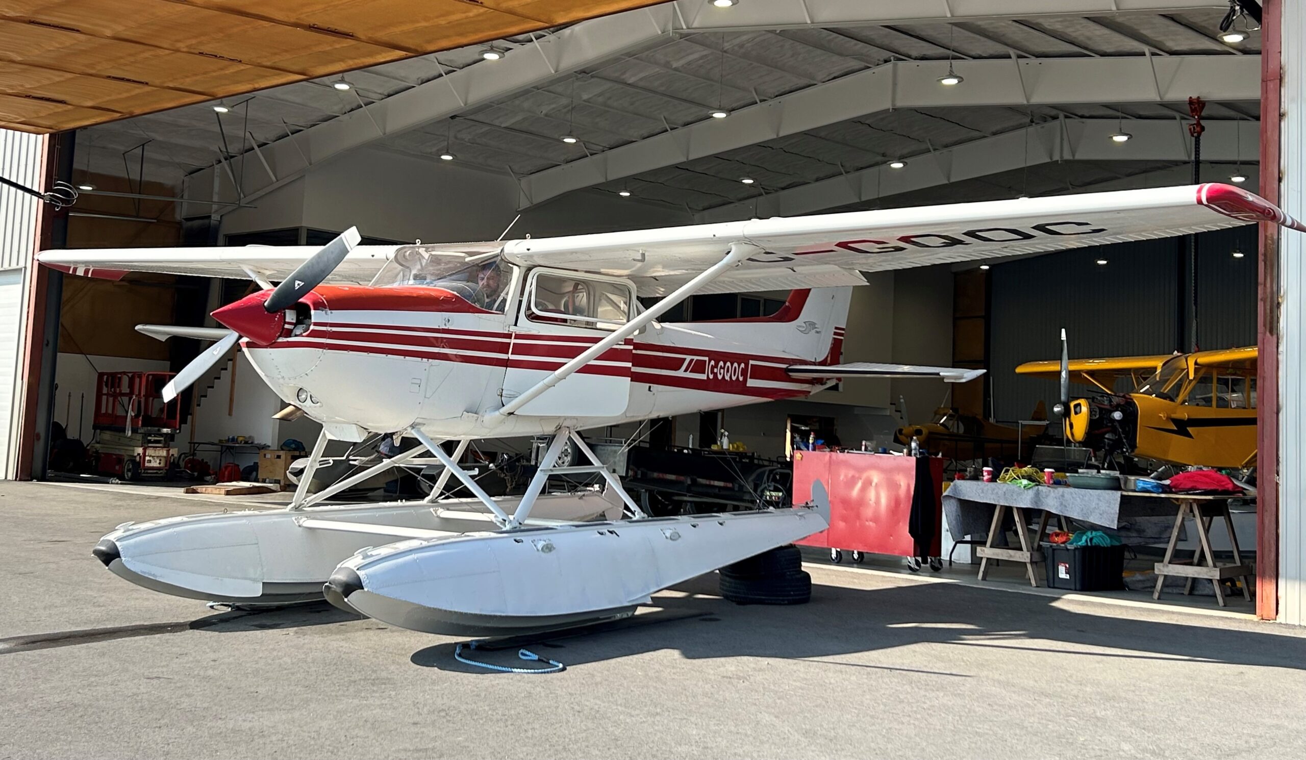 CESSNA 172 HAWK XP on EDO 2440’s